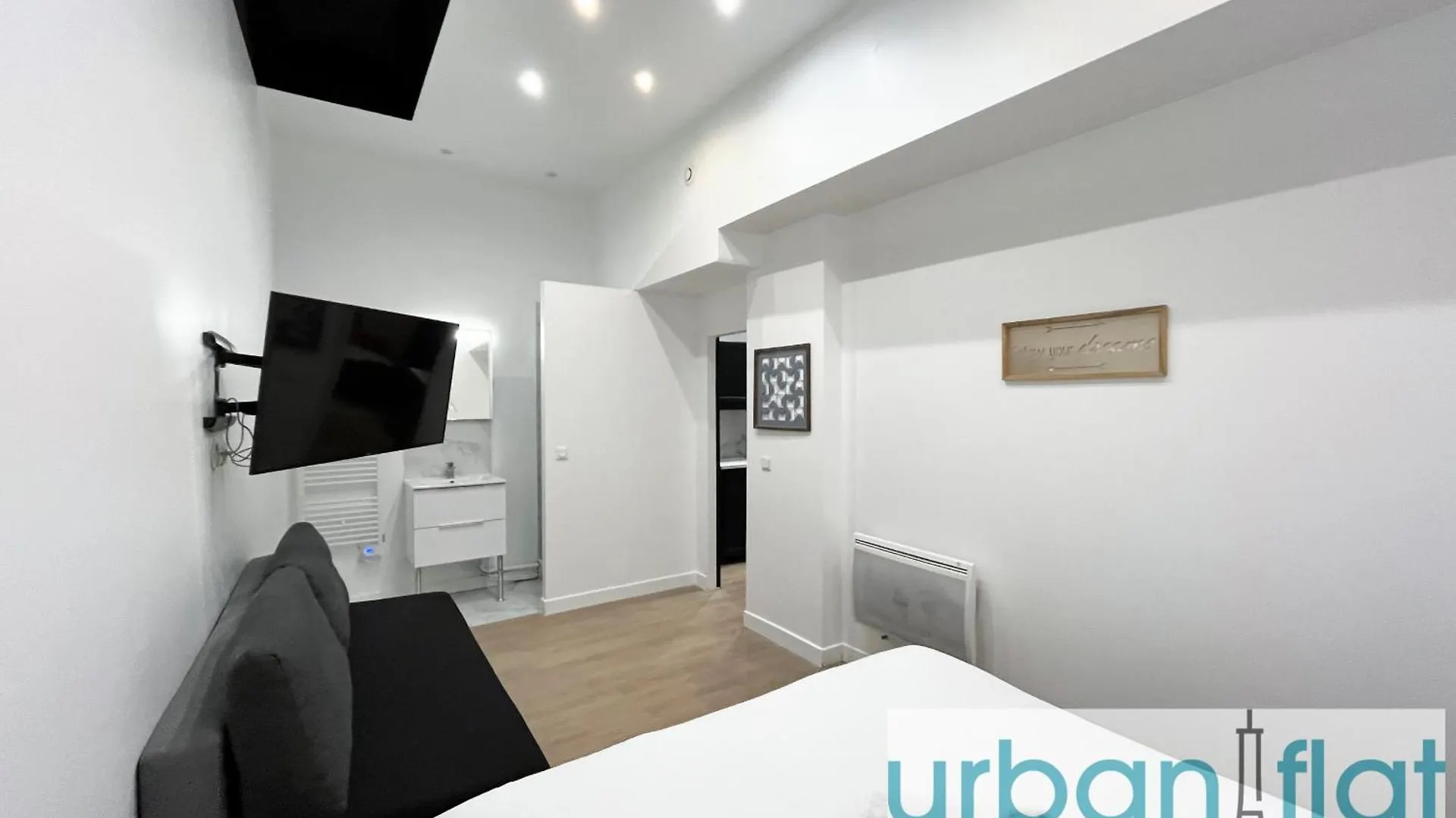 Urban Flat 52 - Charming 2 Bdr Flat In Center Of Paris Apartment 0*,  France